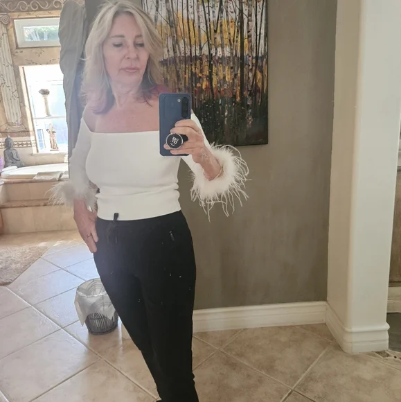 Lucy Paris's white top - Picture 2 of 9